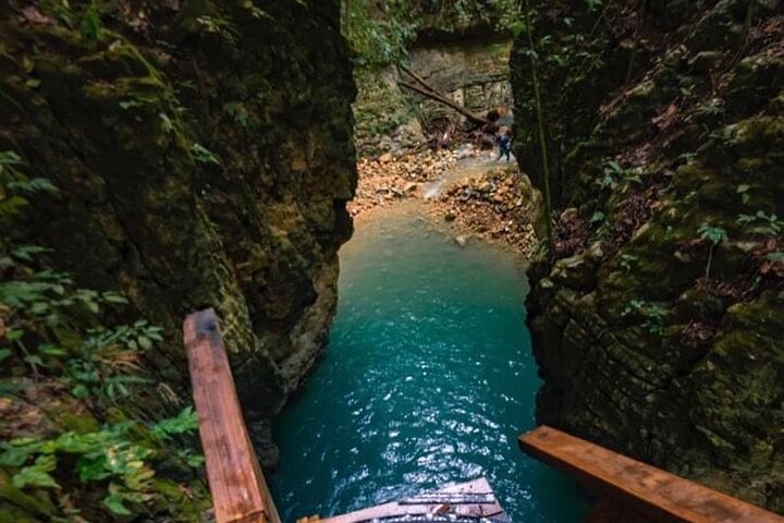 Excursion aventure aux 7 Cascades de Damajagua en République Dominicaine, avec toboggans naturels et baignade, photo 23 | wizardtrip