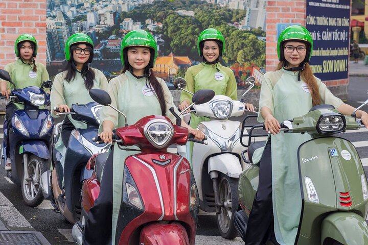 Ho Chi Minh City: Motorbike Street Food Tour with 12 Tastings | wizardtrip