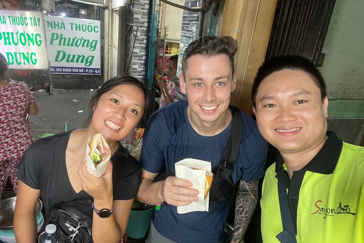 Tour de comida callejera en moto en Ciudad Ho Chi Minh, Vietnam, con platos locales y conductores, foto 14 | wizardtrip