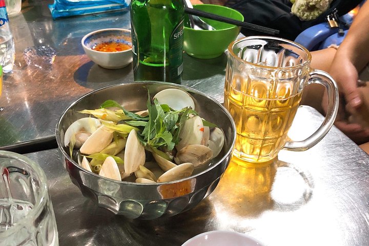 Tour de comida callejera en moto en Ciudad Ho Chi Minh, Vietnam, con platos locales y conductores, foto 17 | wizardtrip