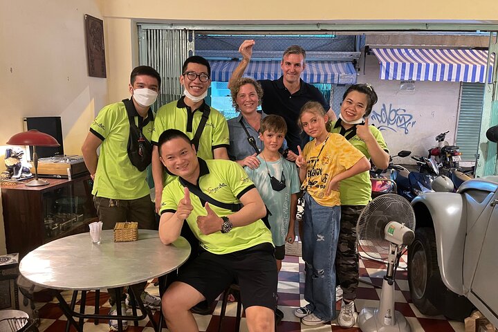 Tour de comida callejera en moto en Ciudad Ho Chi Minh, Vietnam, con platos locales y conductores, foto 19 | wizardtrip