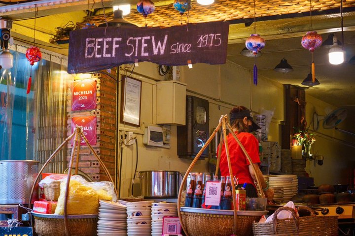 Tour de comida callejera en moto en Ciudad Ho Chi Minh, Vietnam, con platos locales y conductores, foto 41 | wizardtrip