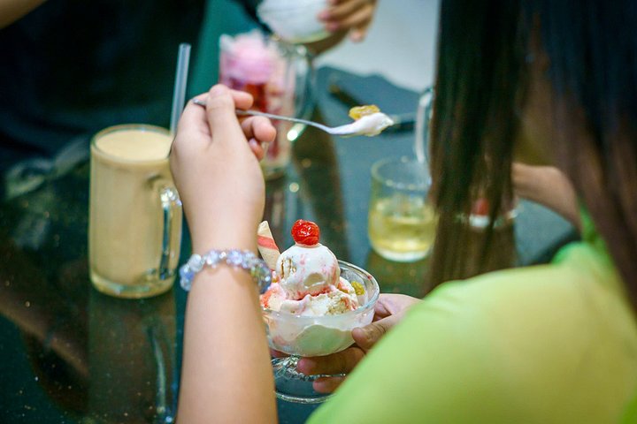 Tour de comida callejera en moto en Ciudad Ho Chi Minh, Vietnam, con platos locales y conductores, foto 44 | wizardtrip