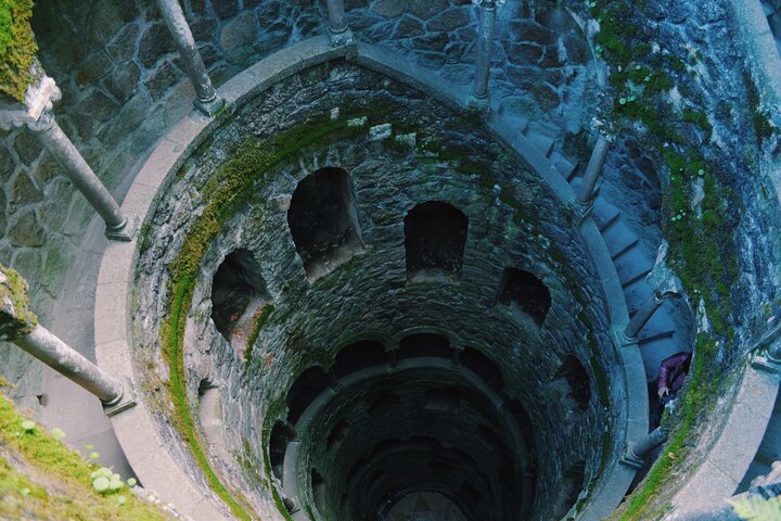 Heldagstur fra Lisboa til Sintra, med besøk til Pena-palasset, Quinta da Regaleira og Cabo da Roca, foto 7 | wizardtrip