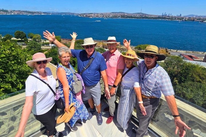 Explore Istanbul's rich history and vibrant culture on a private guided tour, visiting iconic landmarks like Hagia Sophia and the Blue Mosque, photo 1 | wizardtrip