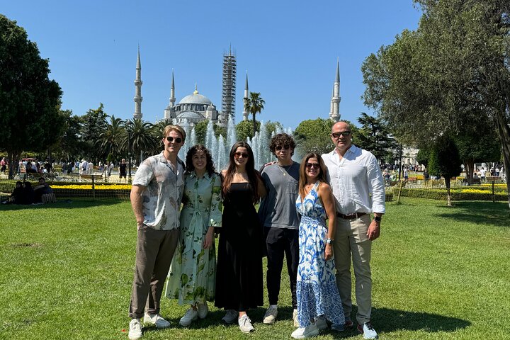 Explorez la riche histoire et la culture vibrante d'Istanbul lors d'une visite guidée privée, visitant des sites emblématiques comme Sainte-Sophie et la Mosquée Bleue, photo 8 | wizardtrip