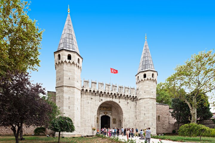 Explorez la riche histoire et la culture vibrante d'Istanbul lors d'une visite guidée privée, visitant des sites emblématiques comme Sainte-Sophie et la Mosquée Bleue, photo 14 | wizardtrip
