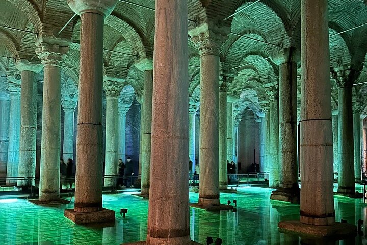 Explorez la riche histoire et la culture vibrante d'Istanbul lors d'une visite guidée privée, visitant des sites emblématiques comme Sainte-Sophie et la Mosquée Bleue, photo 28 | wizardtrip