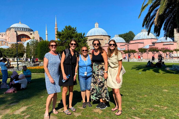 Explorez la riche histoire et la culture vibrante d'Istanbul lors d'une visite guidée privée, visitant des sites emblématiques comme Sainte-Sophie et la Mosquée Bleue, photo 30 | wizardtrip