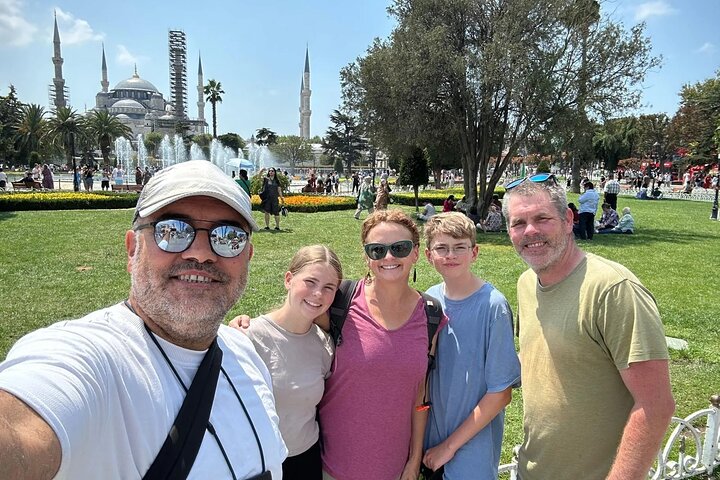 Explorez la riche histoire et la culture vibrante d'Istanbul lors d'une visite guidée privée, visitant des sites emblématiques comme Sainte-Sophie et la Mosquée Bleue, photo 32 | wizardtrip