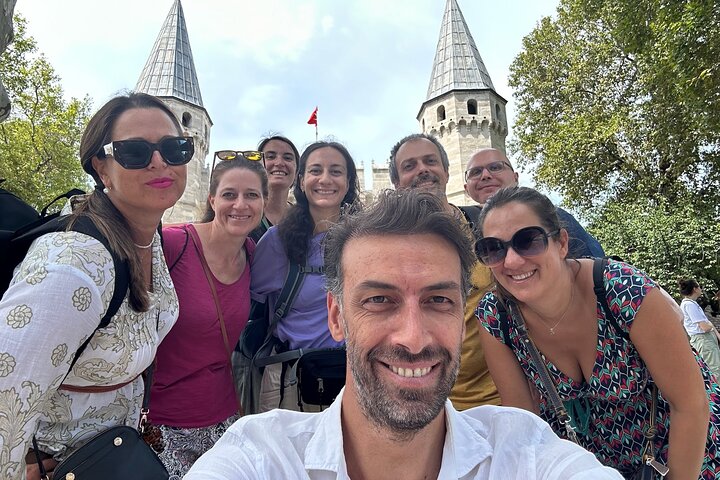 Explorez la riche histoire et la culture vibrante d'Istanbul lors d'une visite guidée privée, visitant des sites emblématiques comme Sainte-Sophie et la Mosquée Bleue, photo 41 | wizardtrip