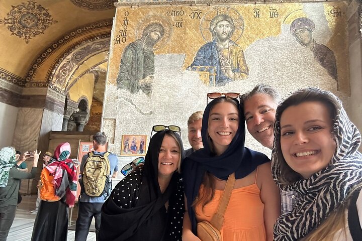 Explorez la riche histoire et la culture vibrante d'Istanbul lors d'une visite guidée privée, visitant des sites emblématiques comme Sainte-Sophie et la Mosquée Bleue, photo 42 | wizardtrip