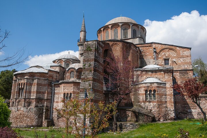 Explorez la riche histoire et la culture vibrante d'Istanbul lors d'une visite guidée privée, visitant des sites emblématiques comme Sainte-Sophie et la Mosquée Bleue, photo 48 | wizardtrip