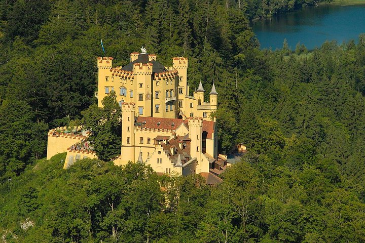Tagesausflug zu den Schlössern Neuschwanstein und Linderhof ab München, Bayern, Foto 16 | wizardtrip
