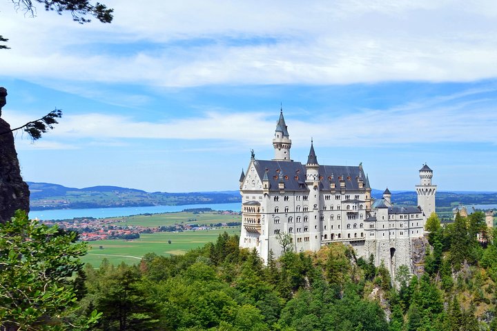 VIP Daytrip Neuschwanstein, Linderhof and Grotto from Munich | wizardtrip