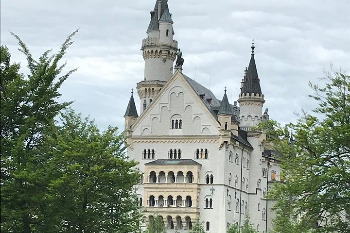 Tour di un giorno ai castelli di Neuschwanstein e Linderhof da Monaco, con architettura da fiaba e paesaggi bavaresi, foto 9 | wizardtrip