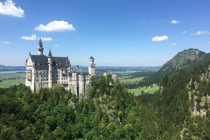 Tour di un giorno ai castelli di Neuschwanstein e Linderhof da Monaco, con architettura da fiaba e paesaggi bavaresi, foto 10 | wizardtrip