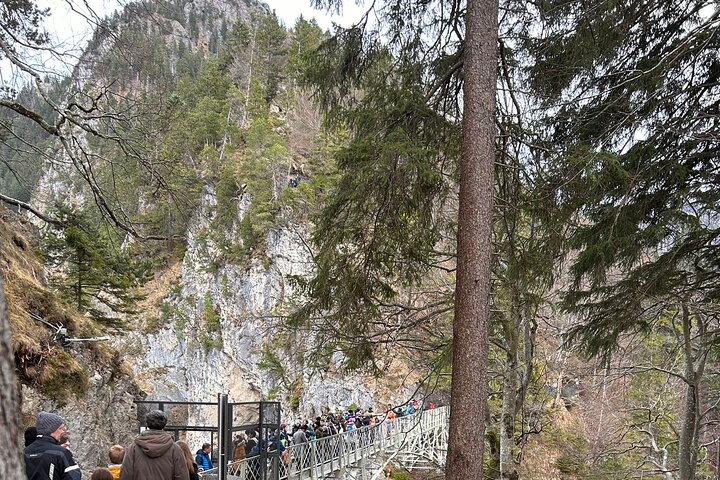 Tour di un giorno ai castelli di Neuschwanstein e Linderhof da Monaco, con architettura da fiaba e paesaggi bavaresi, foto 12 | wizardtrip