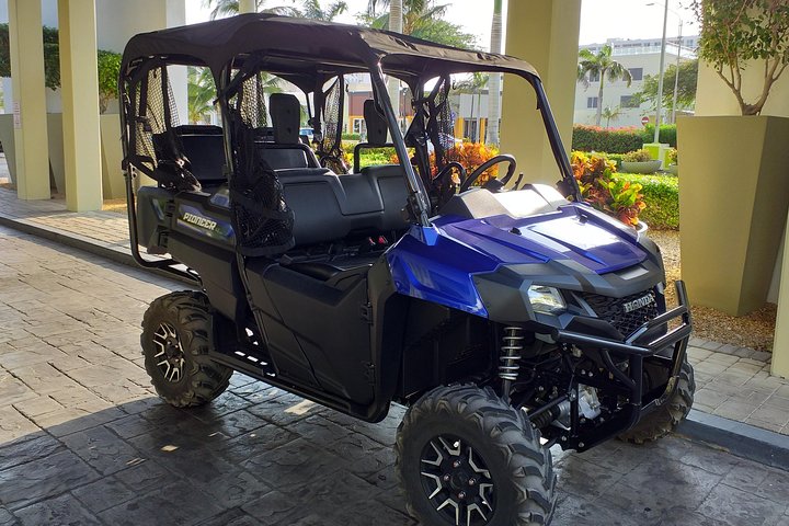 Lei en 4-seters UTV på Aruba for å utforske øyas kystlinjer og naturskjønne ruter, foto 2 | wizardtrip