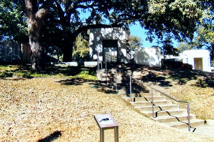 Tour do assassinato de JFK em Dallas explorando locais históricos como Dealey Plaza e Grassy Knoll, foto 24 | wizardtrip