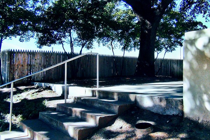 Tour do assassinato de JFK em Dallas explorando locais históricos como Dealey Plaza e Grassy Knoll, foto 25 | wizardtrip