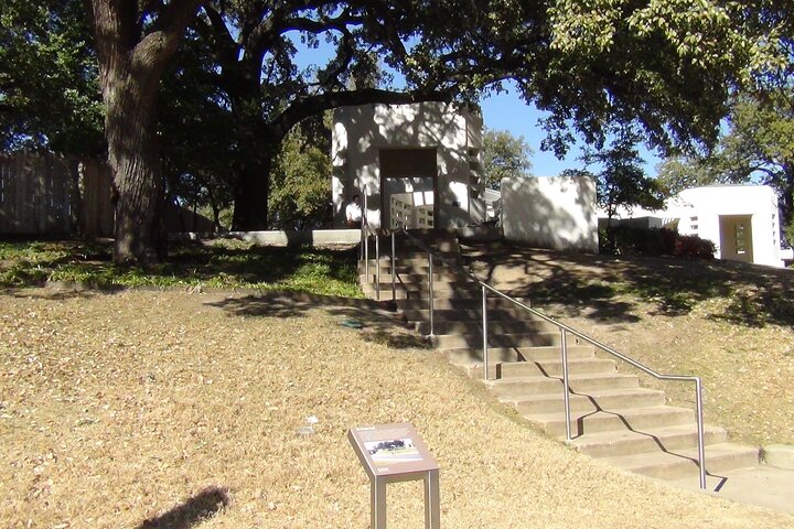 En historisk gåtur i Dallas med fokus på JFK-attentatet, som besøker Dealey Plaza og JFK Memorial, foto 7 | wizardtrip