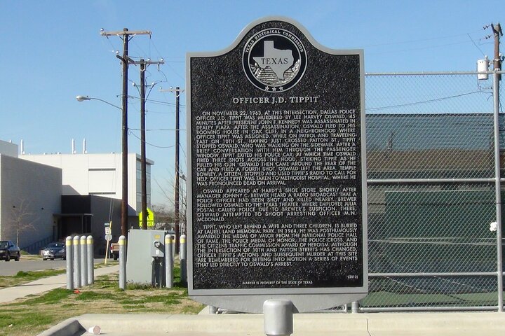 En historisk gåtur i Dallas med fokus på JFK-attentatet, som besøker Dealey Plaza og JFK Memorial, foto 11 | wizardtrip