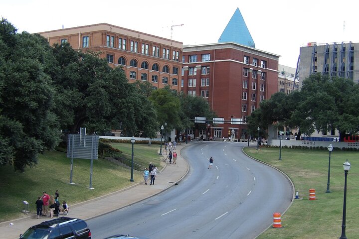 En historisk gåtur i Dallas med fokus på JFK-attentatet, som besøker Dealey Plaza og JFK Memorial, foto 15 | wizardtrip