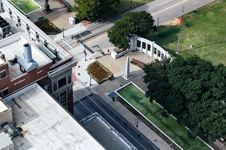 Tour dell'assassinio di JFK a Dallas, visita a Dealey Plaza, Grassy Knoll e al Sixth Floor Museum, foto 10 | wizardtrip