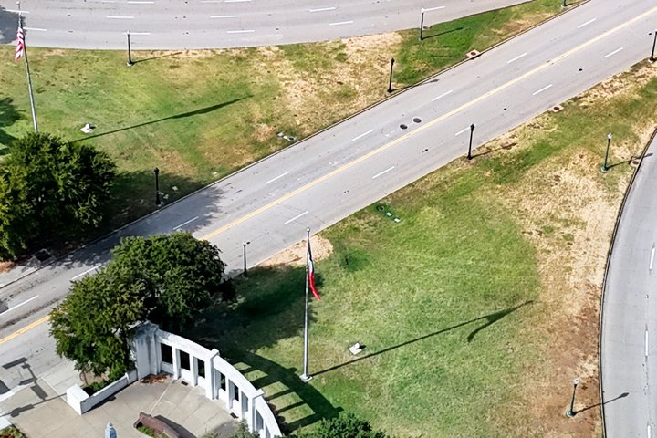 Tour dell'assassinio di JFK a Dallas, visita a Dealey Plaza, Grassy Knoll e al Sixth Floor Museum, foto 12 | wizardtrip