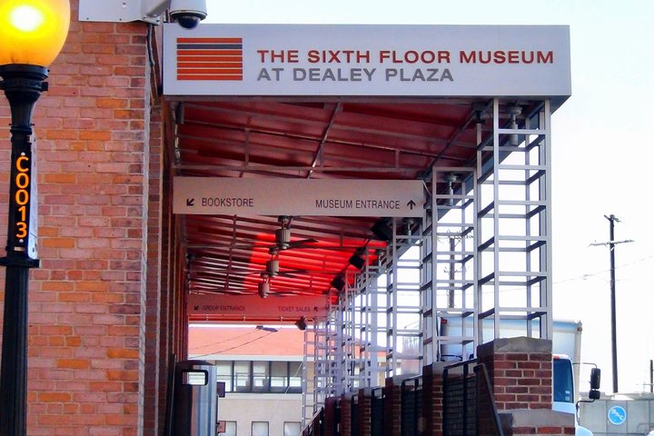 Tour dell'assassinio di JFK a Dallas, visita a Dealey Plaza, Grassy Knoll e al Sixth Floor Museum, foto 14 | wizardtrip