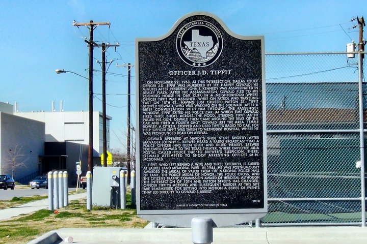 Tour dell'assassinio di JFK a Dallas, visita a Dealey Plaza, Grassy Knoll e al Sixth Floor Museum, foto 19 | wizardtrip