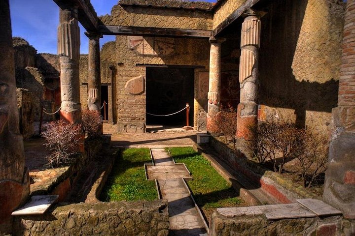 Heldagstur från Neapel som besöker Pompeji, Herculaneum och Vesuvius, foto 12 | wizardtrip