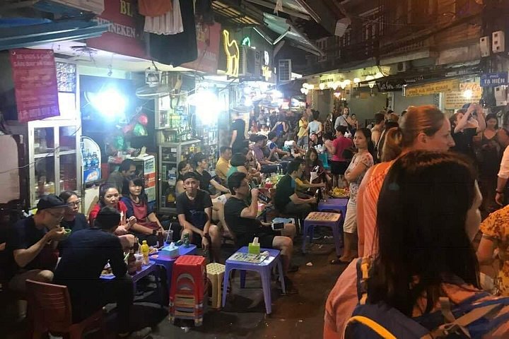 A guided street food tour in Hanoi's Old Quarter, sampling local delicacies and experiencing Vietnamese culture, photo 8 | wizardtrip