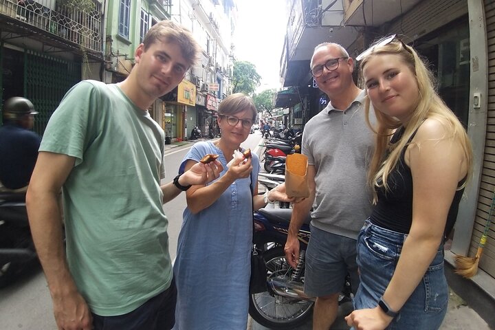 A guided street food tour in Hanoi's Old Quarter, sampling local delicacies and experiencing Vietnamese culture, photo 15 | wizardtrip