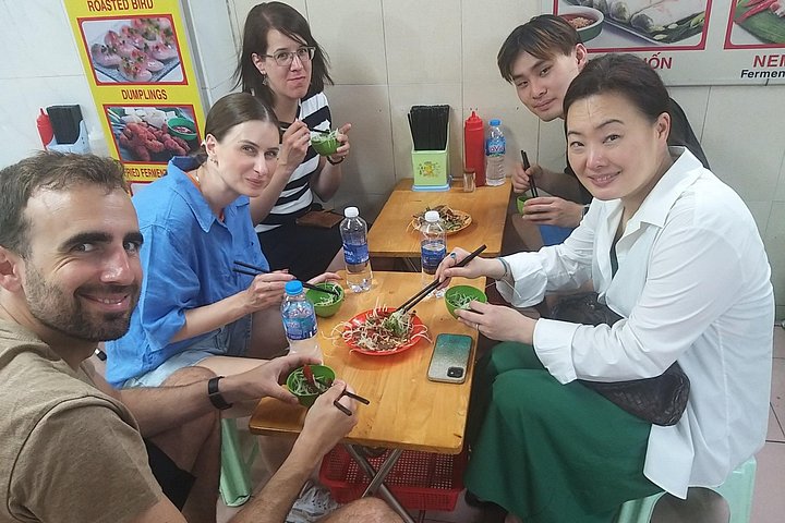 A guided street food tour in Hanoi's Old Quarter, sampling local delicacies and experiencing Vietnamese culture, photo 16 | wizardtrip