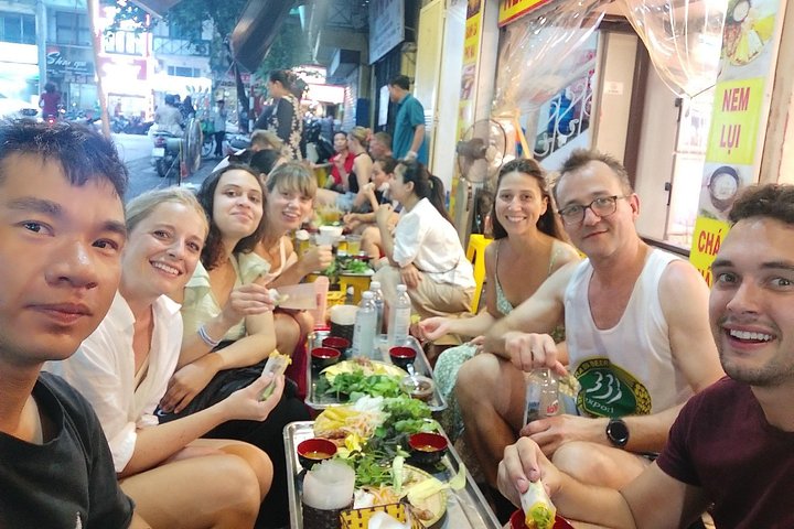 A guided street food tour in Hanoi's Old Quarter, sampling local delicacies and experiencing Vietnamese culture, photo 17 | wizardtrip