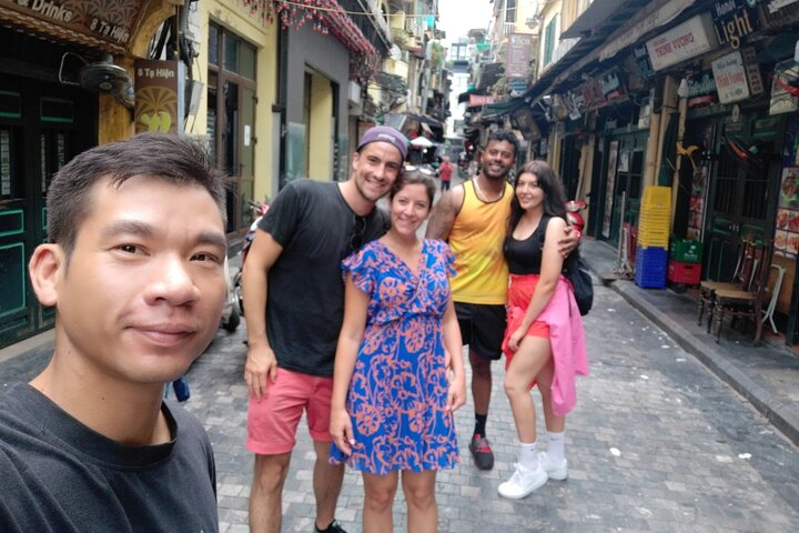 A guided street food tour in Hanoi's Old Quarter, sampling local delicacies and experiencing Vietnamese culture, photo 21 | wizardtrip