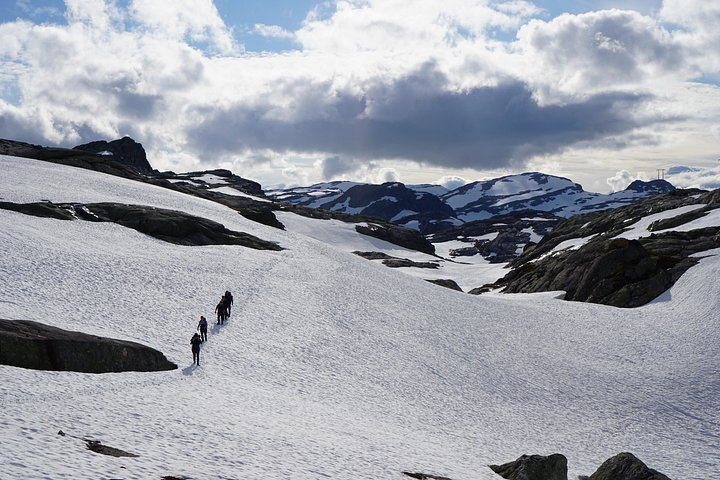 Meerdaagse wandeling naar Trolltunga, Noorwegen, met prachtige fjordlandschappen en unieke rotsformaties, foto 14 | wizardtrip
