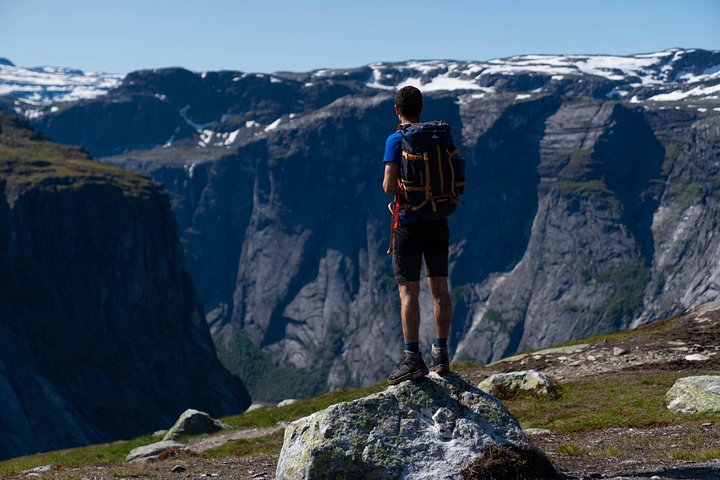 Meerdaagse wandeling naar Trolltunga, Noorwegen, met prachtige fjordlandschappen en unieke rotsformaties, foto 15 | wizardtrip