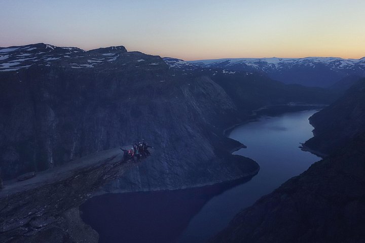 Meerdaagse wandeling naar Trolltunga, Noorwegen, met prachtige fjordlandschappen en unieke rotsformaties, foto 17 | wizardtrip