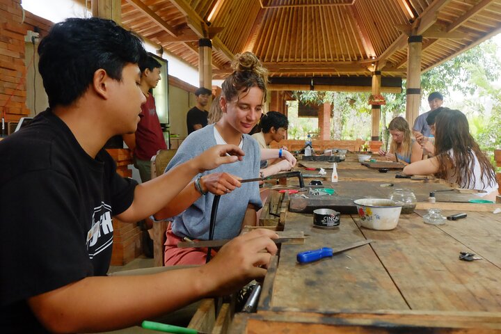 Lær tradisjonell balinesisk sølvsmedkunst i Ubud, Indonesia, foto 19 | wizardtrip