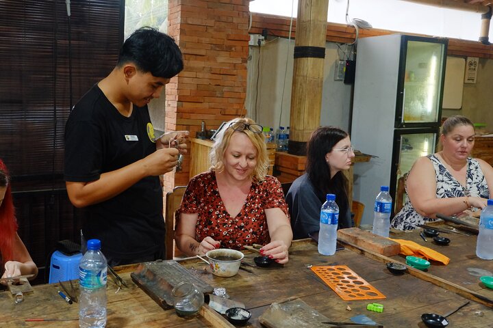 Lær tradisjonell balinesisk sølvsmedkunst i Ubud, Indonesia, foto 21 | wizardtrip