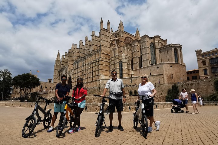 E-cykeltur gennem Palmas gamle bydel og langs kysten, med udsigt over Bellver Slot, foto 10 | wizardtrip