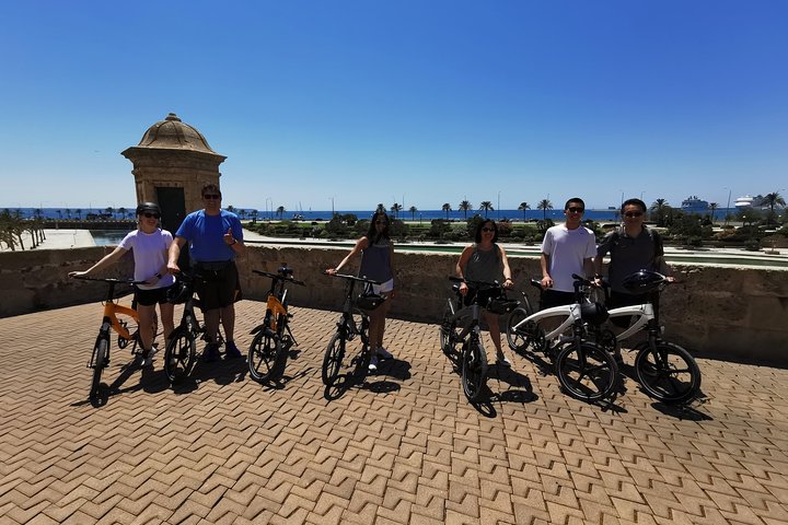 E-cykeltur gennem Palmas gamle bydel og langs kysten, med udsigt over Bellver Slot, foto 13 | wizardtrip