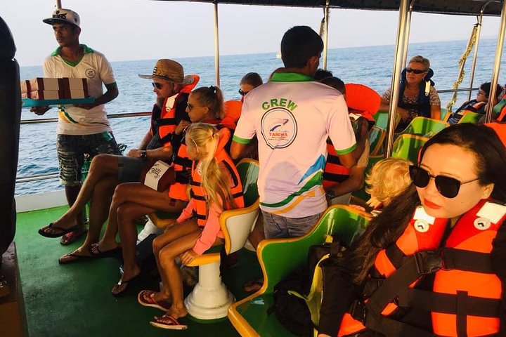 Upplev spännande val- och delfinskådningsturer i Mirissa, Sri Lanka, ombord på en lyxkryssare, foto 7 | wizardtrip