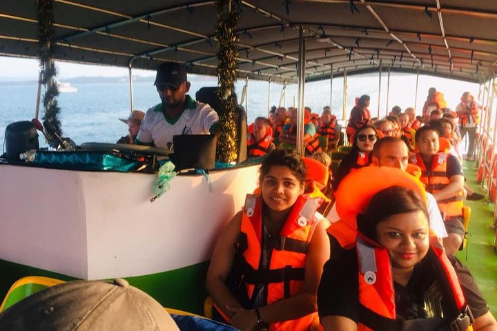 Upplev spännande val- och delfinskådningsturer i Mirissa, Sri Lanka, ombord på en lyxkryssare, foto 8 | wizardtrip