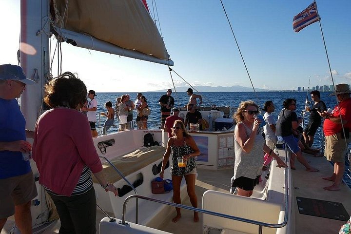 Disfruta de un crucero en catamarán al atardecer con barra libre desde Waikiki Beach, Oahu, foto 7 | wizardtrip