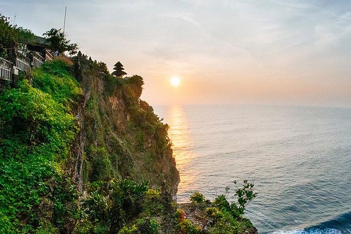 Privé tour van Uluwatu Tempel en Zuid-Bali hoogtepunten, inclusief stranden en Kecak dans, foto 10 | wizardtrip