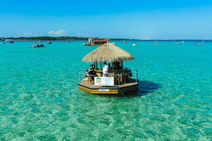 Profitez d'une aventure de 3 heures en bateau Tiki pleine de plaisir jusqu'à l'île au Crabe à Destin, en Floride, photo 7 | wizardtrip